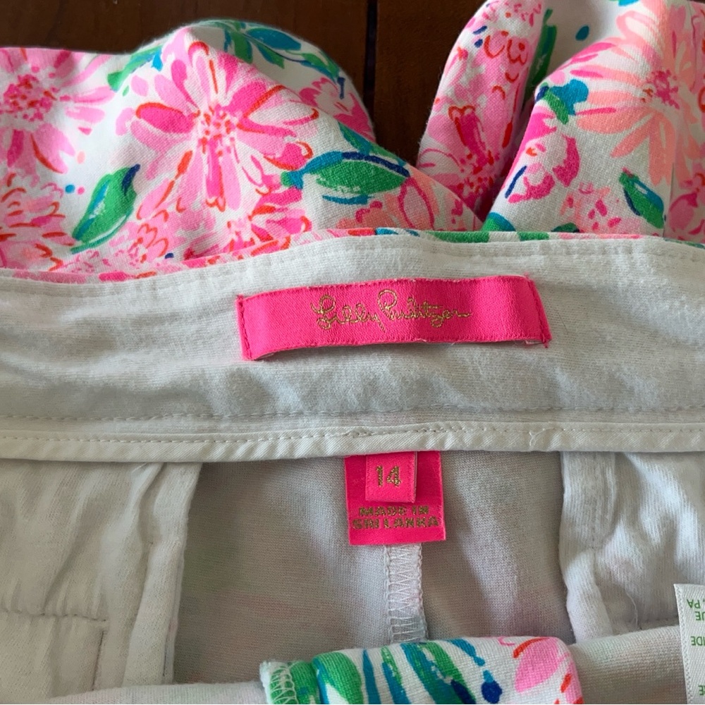 Lilly Pulitzer Floral Pink & Green Women’s Scallop Hem Shorts Size 14 - Picture 3 of 4